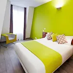 The Social Hub Paris La Defense Otel