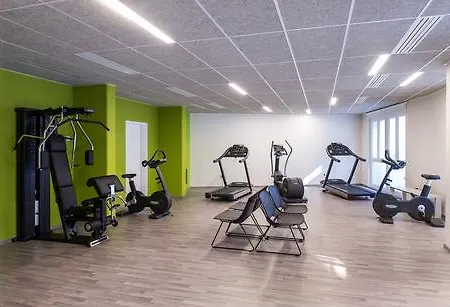 The Social Hub Paris La Defense Hotel 3*