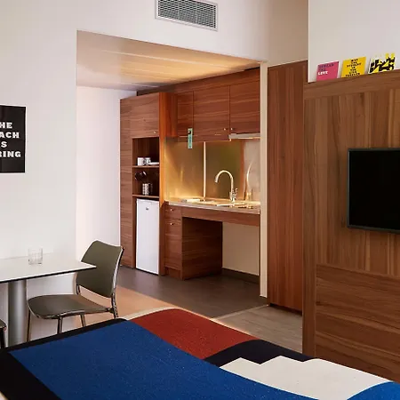 The Social Hub Paris La Defense Hotel 3*