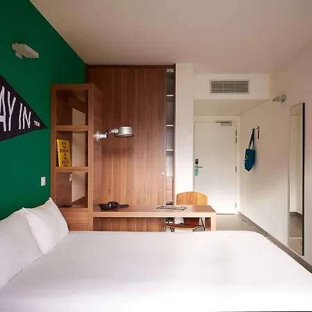 The Social Hub Paris La Defense Hotel
