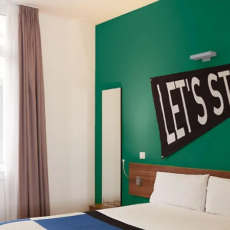 The Social Hub Paris La Defense Hotel