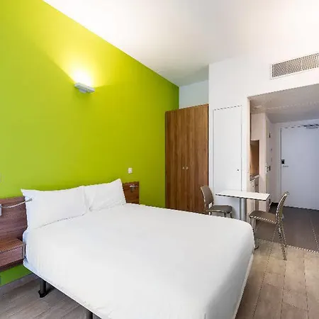 The Social Hub Paris La Defense Hotel 3*