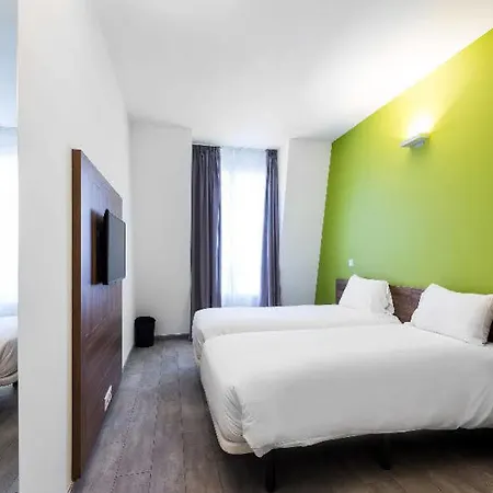 The Social Hub Paris La Defense 호텔 3*